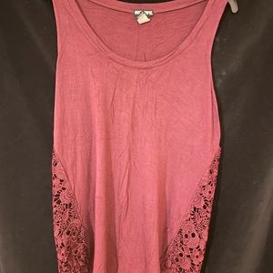 Hot topic maroon/burgundy tank top with lace skull patterned cutout sides EUC